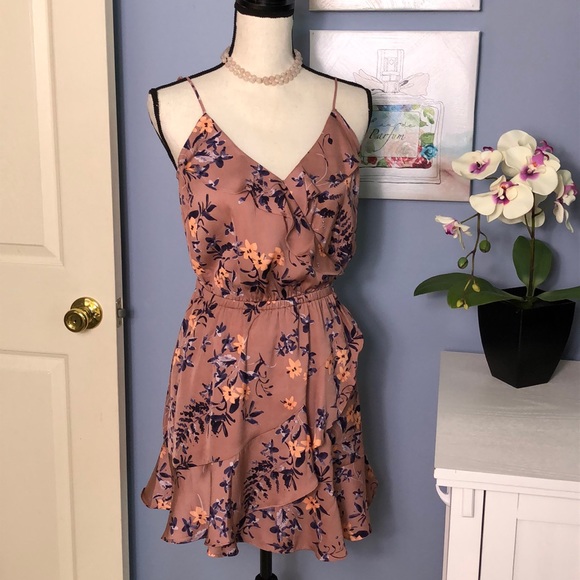 Express Dresses & Skirts - Express faux wrap floral ruffle dress